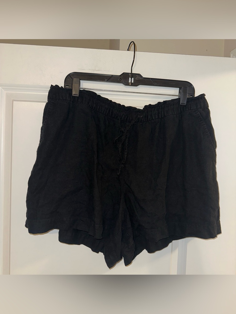 Gap Black Women’s Elastic Waist Shorts with Pockets